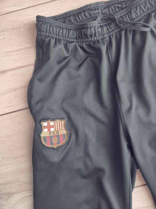 Nike FC Barcelona Strike. Spodnie dresowe dziecięce, rozmiar 147 cm - 158 cm