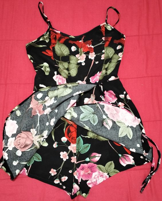 Macacão curto saia-calção