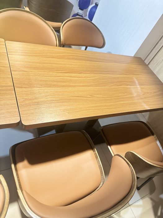 Cadeira e Mesa , quase novas