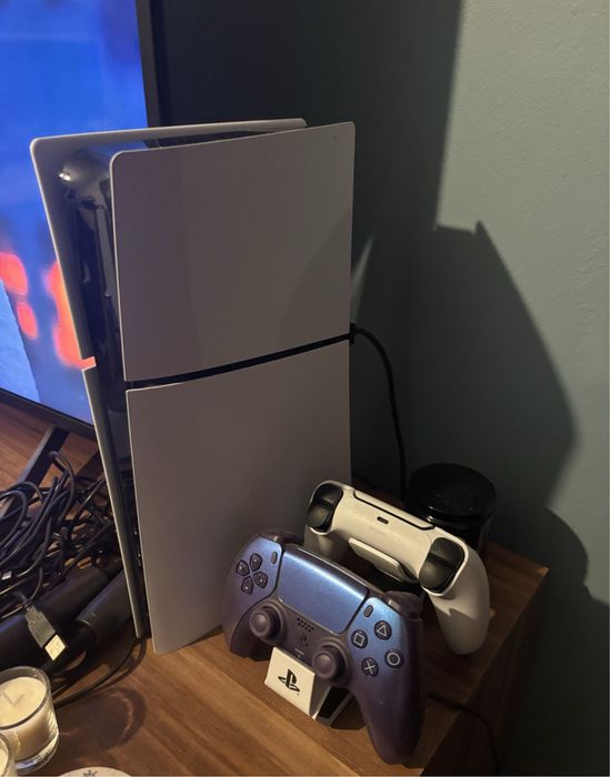 PS5 Digital - Dwa pady i Stacja Ladujaca