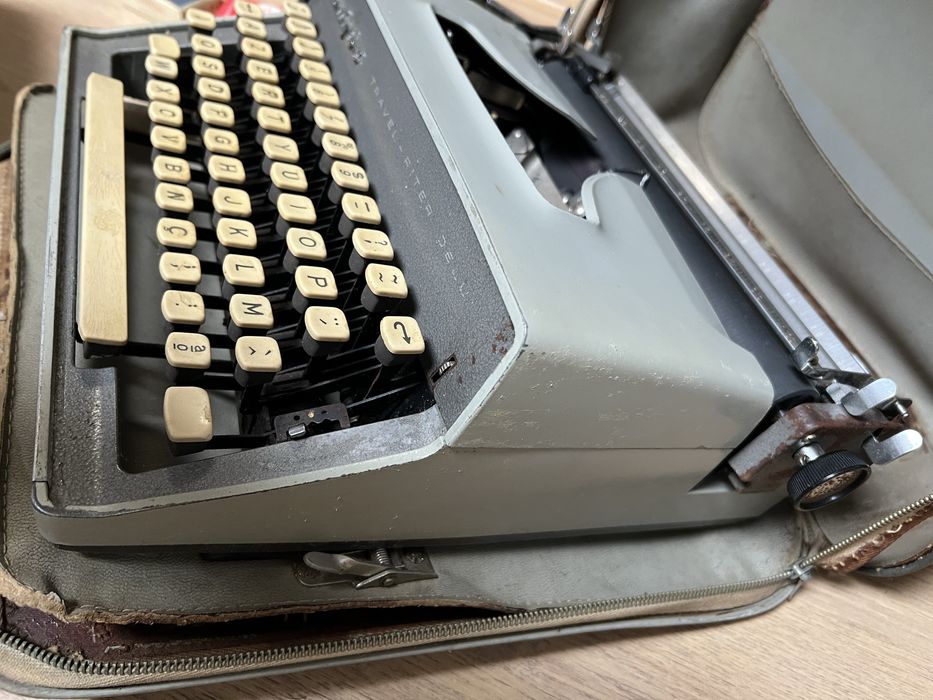Máquina de escrever vintage Remington Travel-Riter (anos 50)
