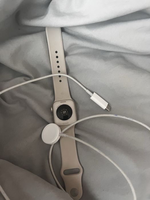 Apple Watch SE 2 gen GPS + Cellular 40mm – Starlight