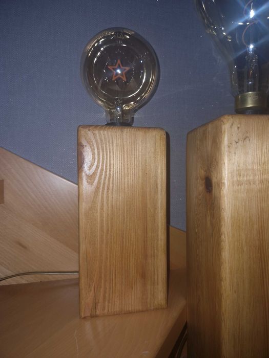 Zestaw lamp z drewnianej bali