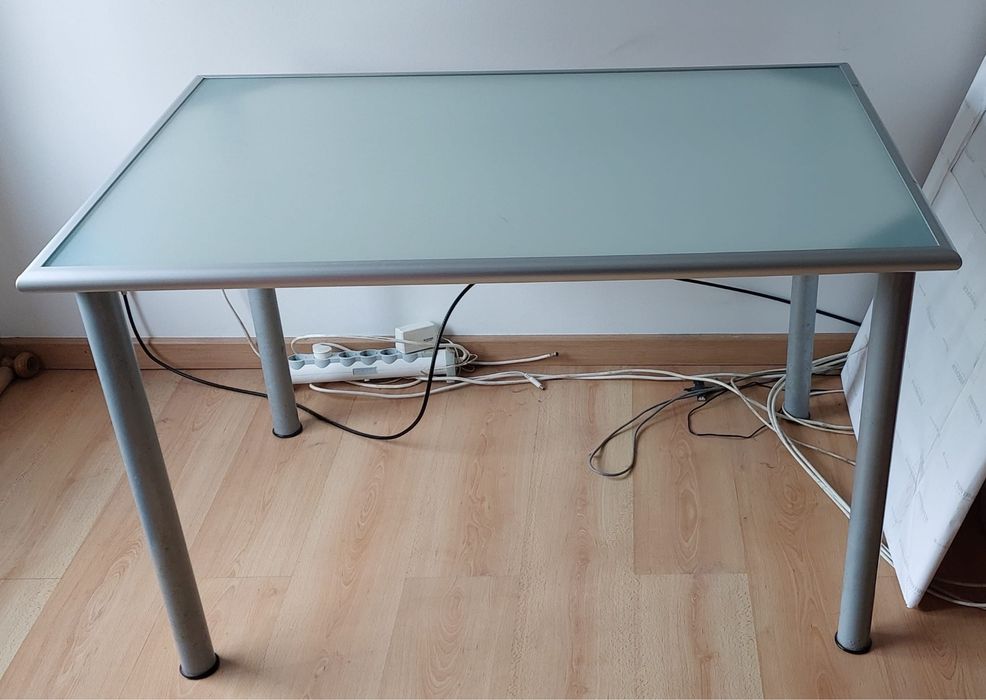 Mesa para quarto ou escritório em perfeito estado.