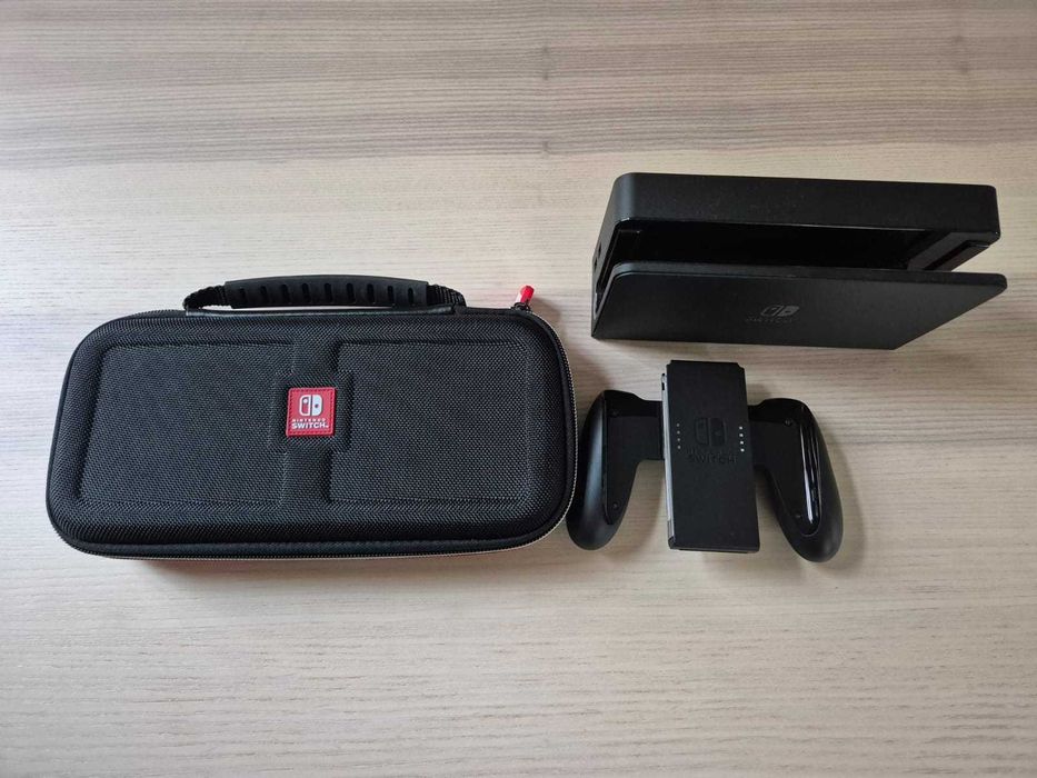 Nintendo Switch OLED + Bolsa de Transporte + Jogo "Hogwarts Legacy"