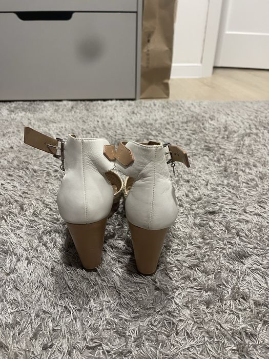 Продам босоножки женские Armani