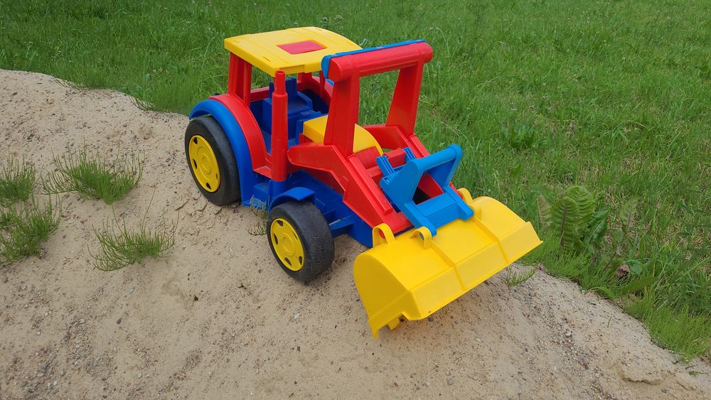 Gigant Traktor Ładowarka firmy Wader.