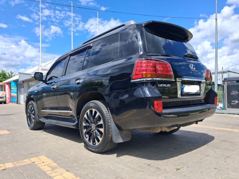 Lexus LX570 в гарному стані Торг є