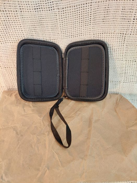 Etui twarde na 8 drewnianych stroików klarnetowych/saksofonowy