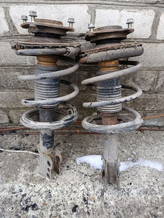 Стойки передні мазда 626