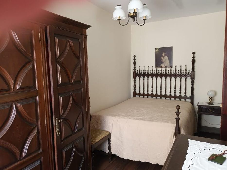 Arrenda-se Casa T2 — Centro Histórico do Porto (zona da Batalha)