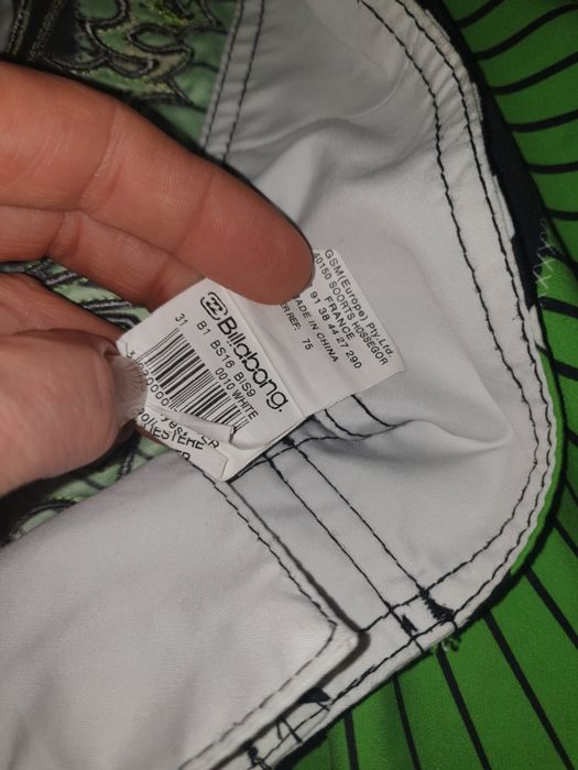 Krotkie podenki firmy Billabong