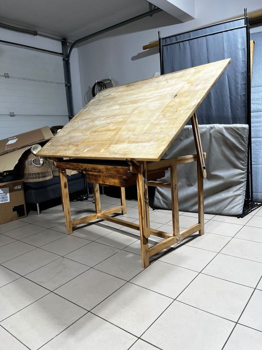 Drewniany stół kreślarski regulowany: vintage / loft