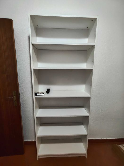 Móvel para arrumos