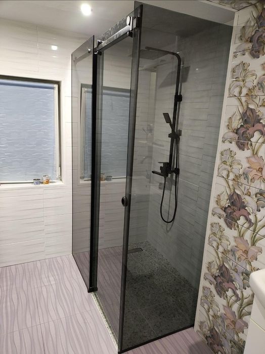 Скидки 30%. Стеклянные Душевые кабины, Перегородки .