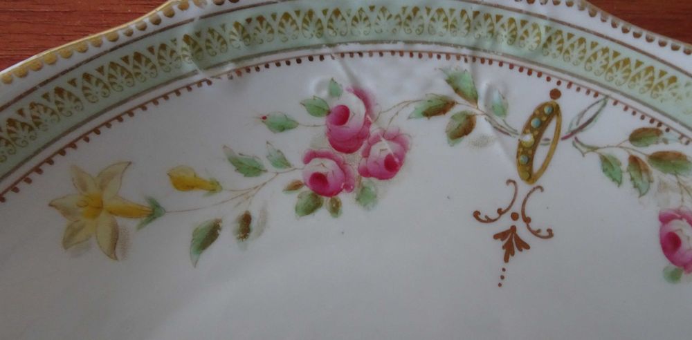 Prato de Cerâmica Decorativo Com Relevo - (+ de 50 Anos)