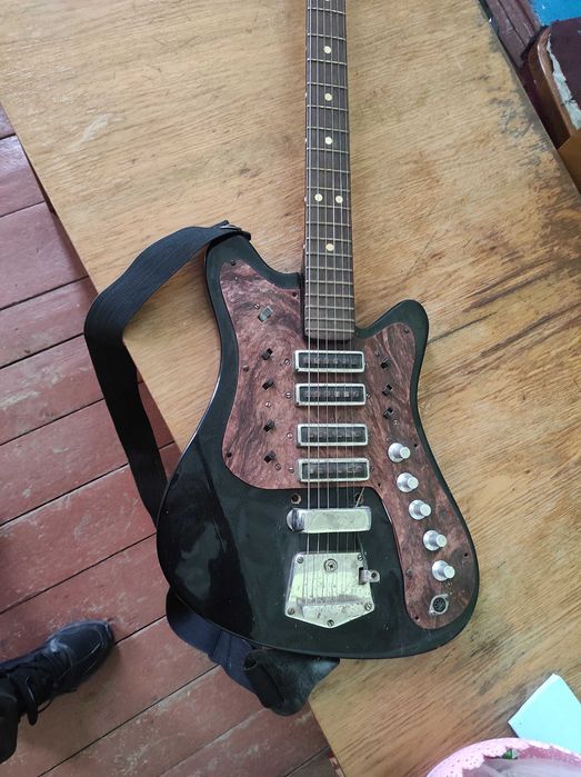 Ретро електро гітара Стелла (єдина стерео гітара часів СССР)