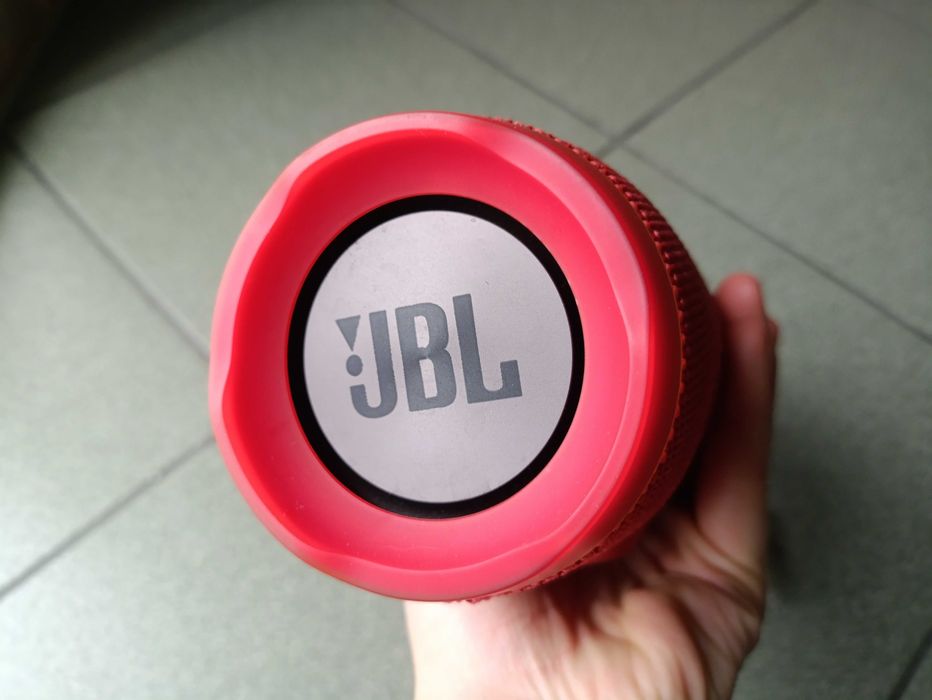 портативная Bluetooth-колонка JBL Charge 3 красного цвета ОРИГИНАЛ