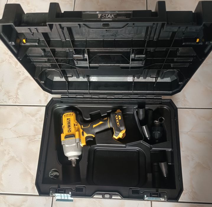 DeWalt    DCF 6202
