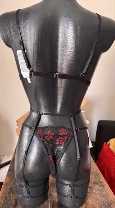 Conjunto renda floral/ lady vermelho ou azul