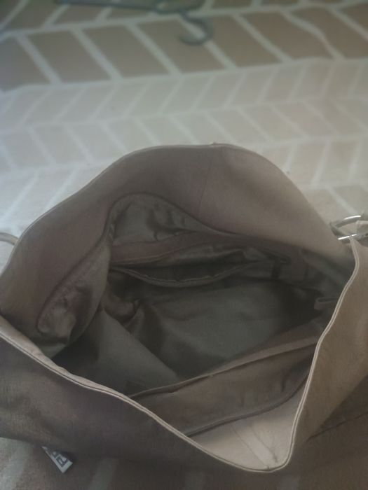 Piękna skórzana stylowa torebka ,beż ,na ramię