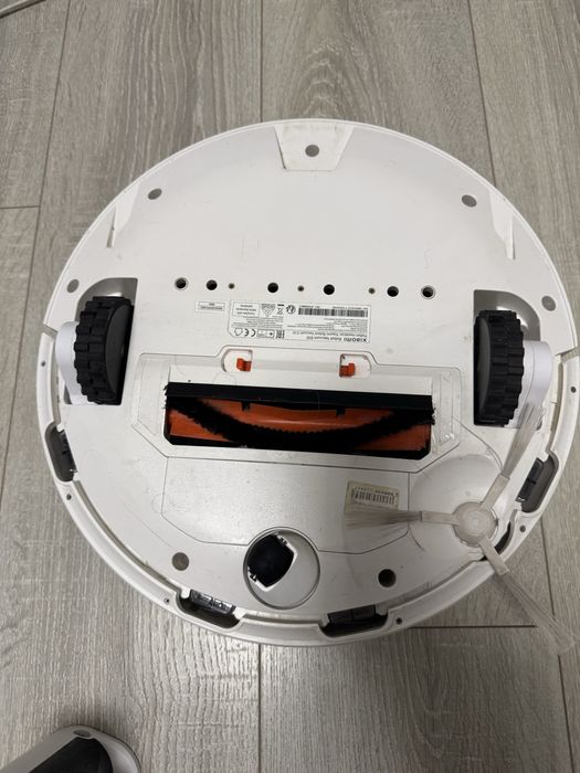 Продам Xiaomi Mi Robot Vacuum Mop Pro