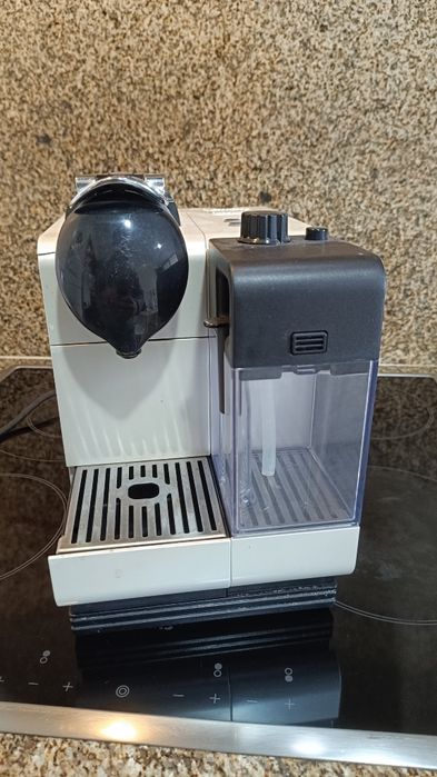 Máquina Nespresso Latissima Delonghi