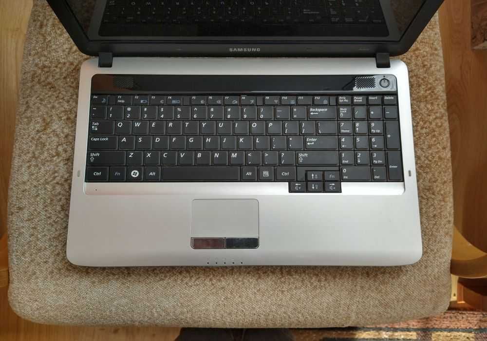 Samsung RV510, ekran 15.6", procesor Intel Celeron 2x2.30GHz, 4Gb Ram, ładny