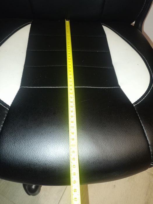 Fotel Gamingowy skórzany stan idealny czarno biały