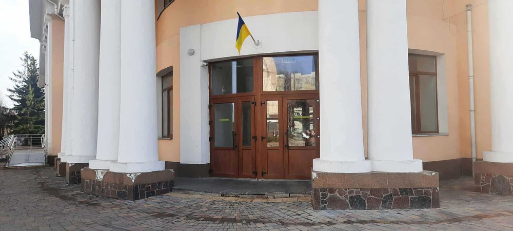 Оренда фасадні приміщення 18-132м Центр Звягель Шевченка,5/1 Терміново