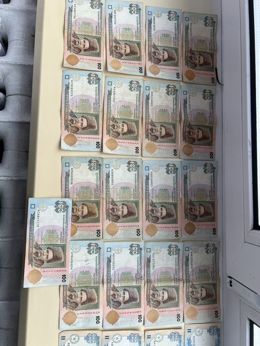 Продам гривні 1996