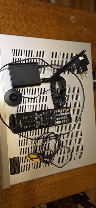 Amplituner Onkyo TX -SR606 i adapter