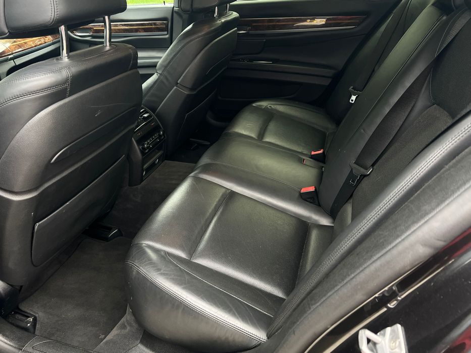 BMW F01 740i 2015