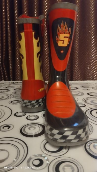 Продам чобітки гумові, фірми  "Кларк", на хлопчика.