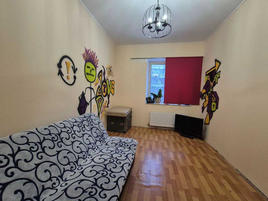 Продам 3-х кімнатну квартиру 82м з високою стелею і автономне опалення