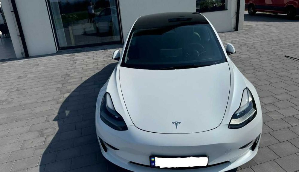 tesla model 3 2021 року