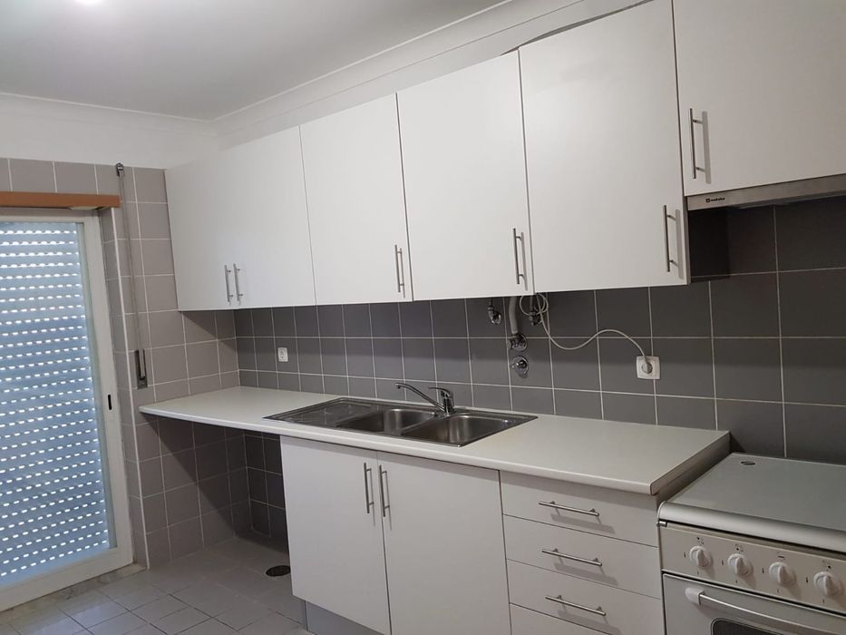 Apartamento T2 para arrendamento em São Domingos de Rana