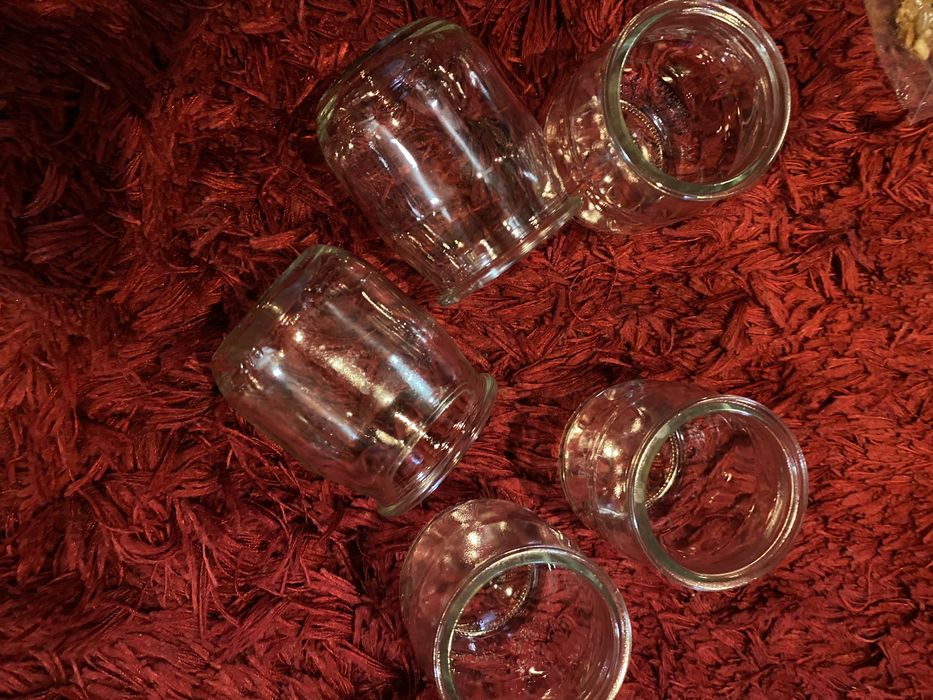 Frascos de vidro sem tampa