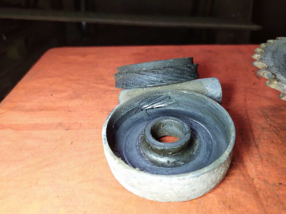 Задняя звезда вместе с приводом спидометра на мопед Рига 1, Рига 3