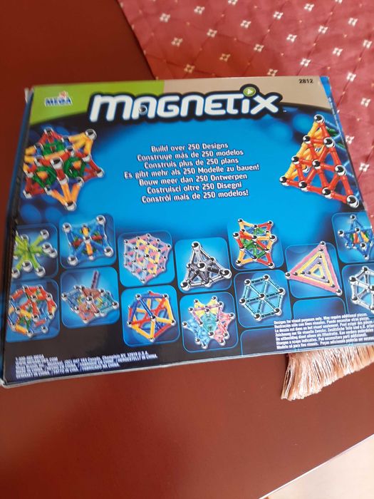 Brinquedo didáctico  Magnetix da Mega Bloks