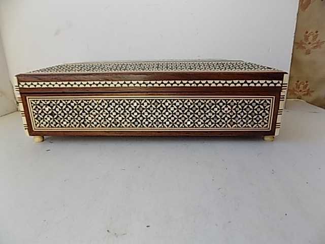 Шкатулка инкрустированная натуральным перламутром 20,5х11,7х6 см