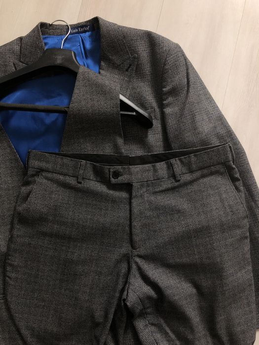 Чоловічий весільний класичний костюм трійка