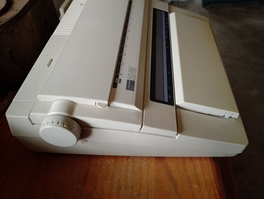 Máquina de escrever eletrónica Nakajima