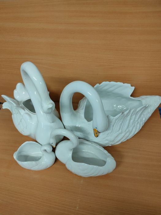 Conjunto de floreiras cisne.