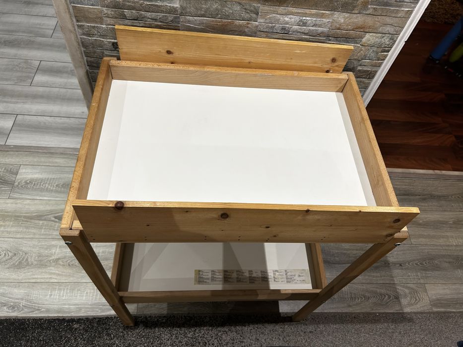 Fraldário IKEA modelo SNIGLAR