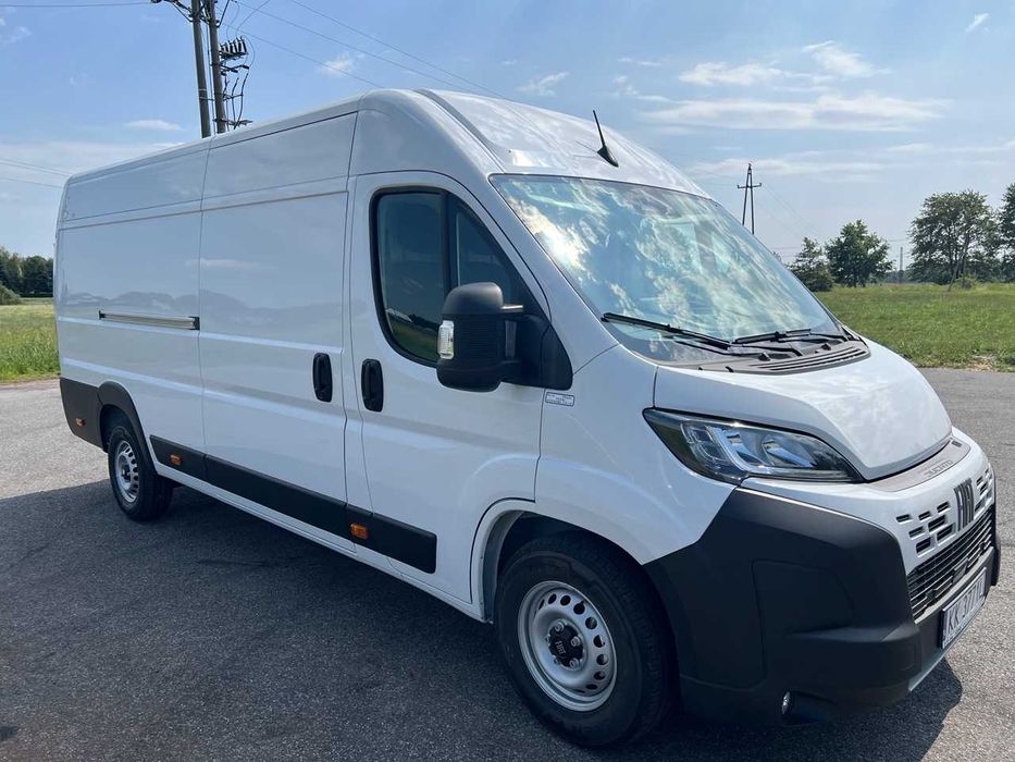 Wynajem FIAT DUCATO – bus / dostawczak / 3-osobowy / duża paka