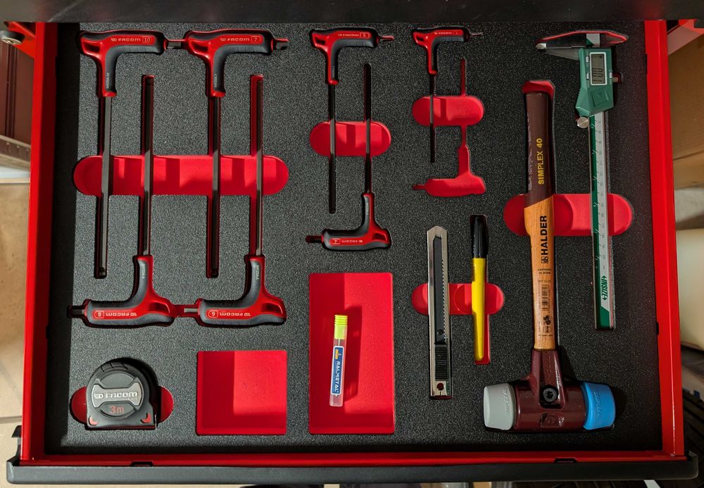 Frezowanie pianek narzędziowych CNC – wkłady do szuflad/walizek/skrzyń