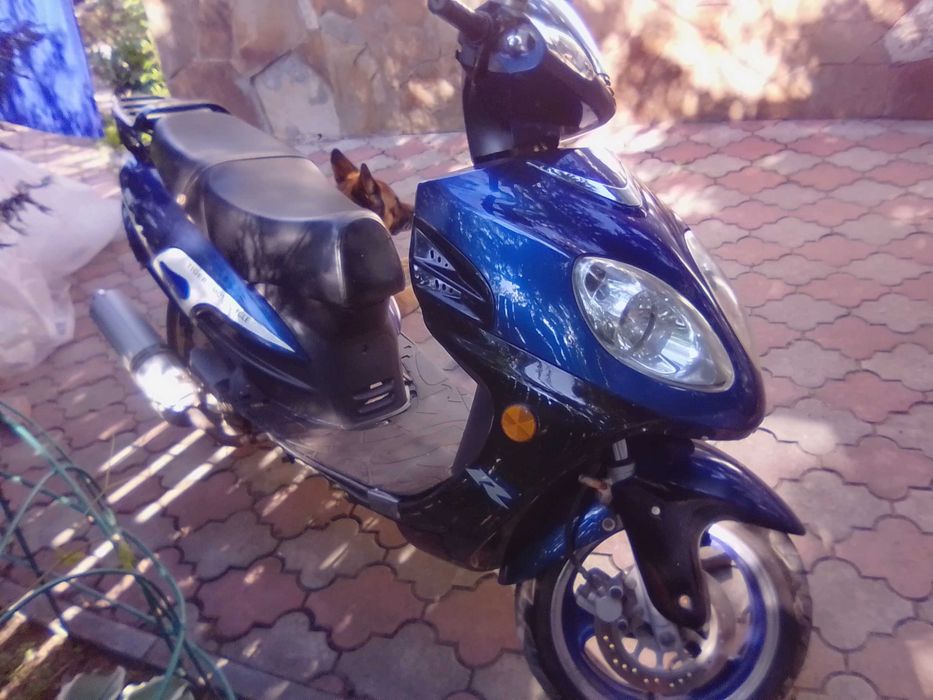 Скутер 150  кубических сантиметров