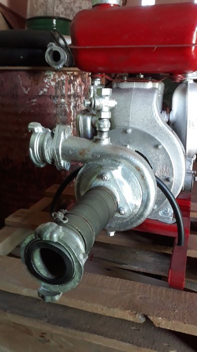 Бензиновая мотопомпа