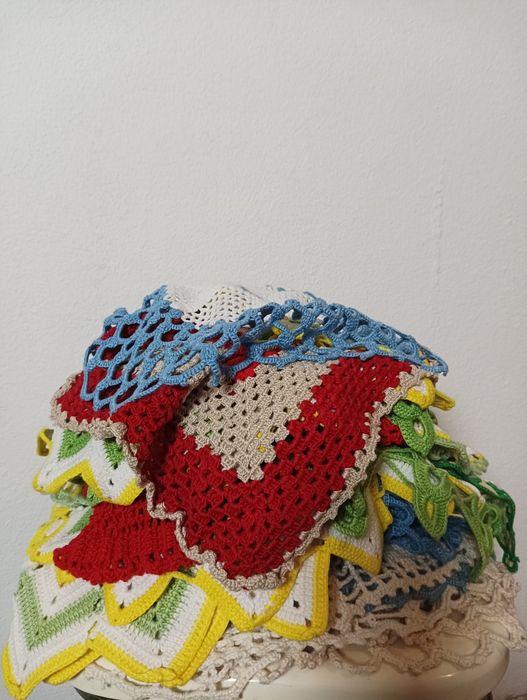 30 Lace Aprons